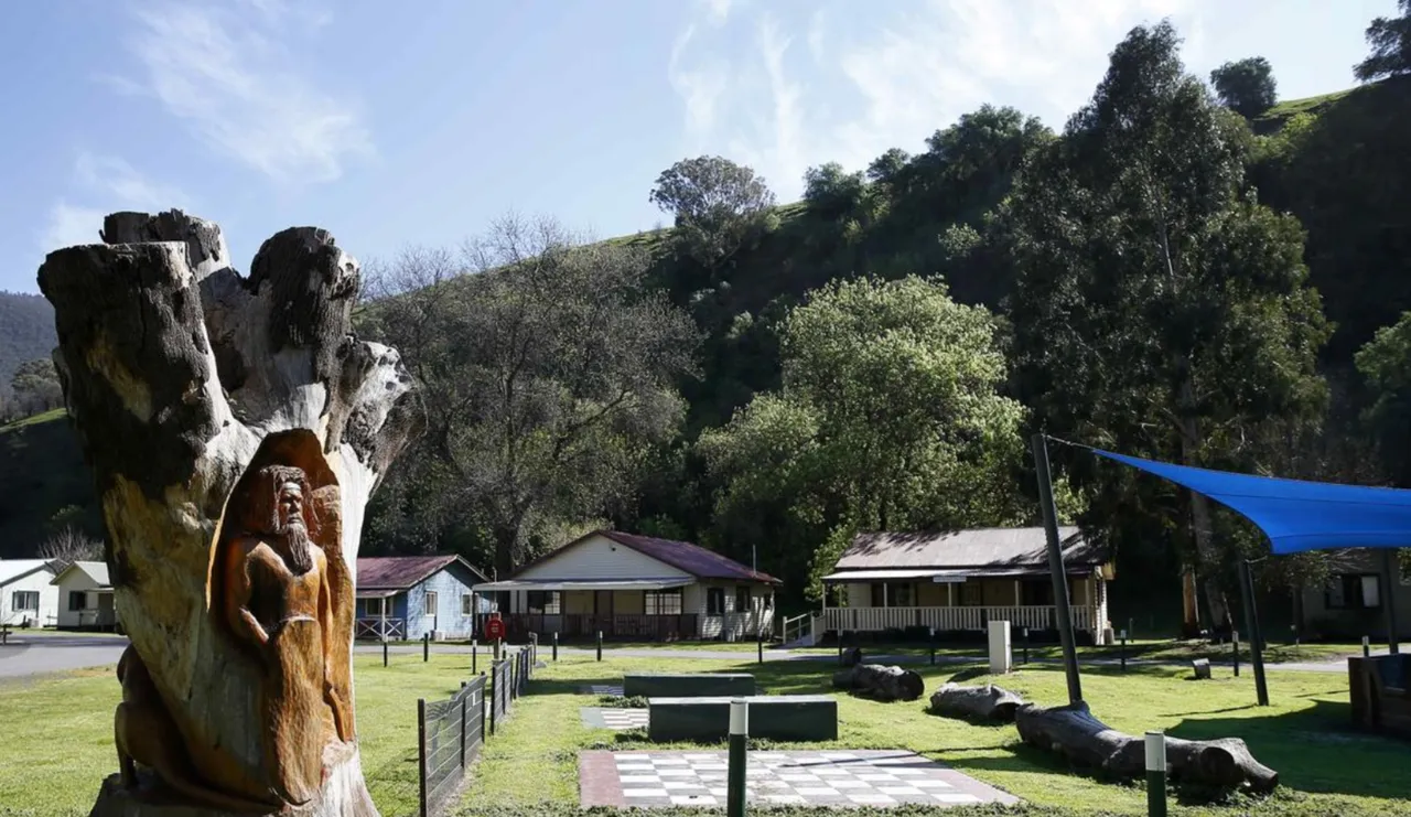 Nüfusu beş, fiyatı milyonlarca dolar! Dünyanın en küçük kasabası insanlarıyla birlikte satışa çıkarıldı