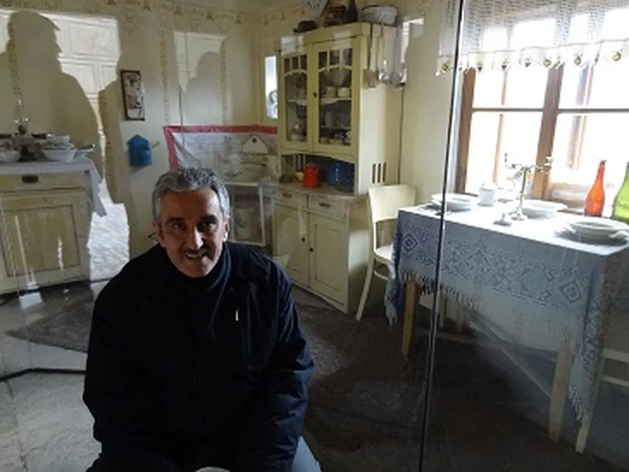 Altın Yol'daki evlerden birinin içi