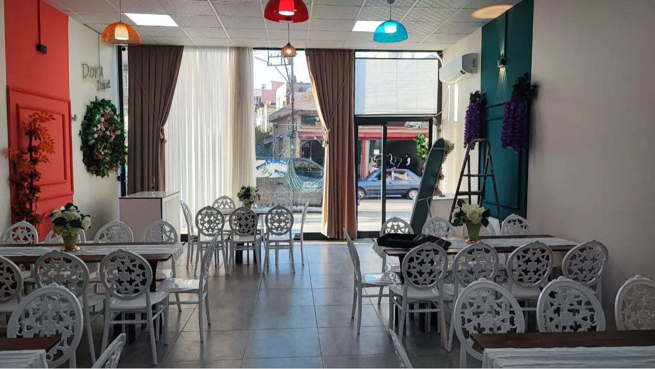 Adanada düğün organizasyon ofisine taşlı saldırı! Altından bir de tehdit çıktı