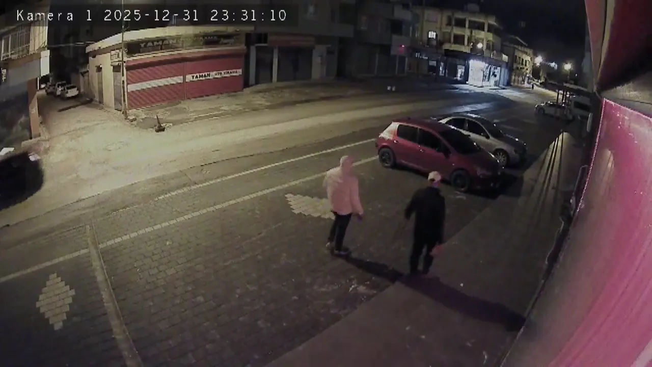 Adanada düğün organizasyon ofisine taşlı saldırı! Altından bir de tehdit çıktı