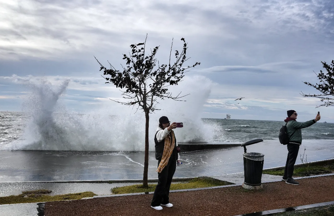 AKOM net tarih verdi! İstanbul’da yeni kar yağışı ne zaman? Sıcaklık 1 dereceye düşecek