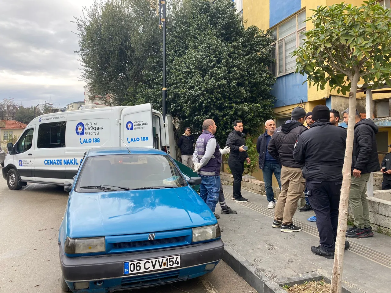 Antalyada kan donduran ‘baba’ vahşeti! Eşi ve 7 yaşındaki kızının boğazını kesti