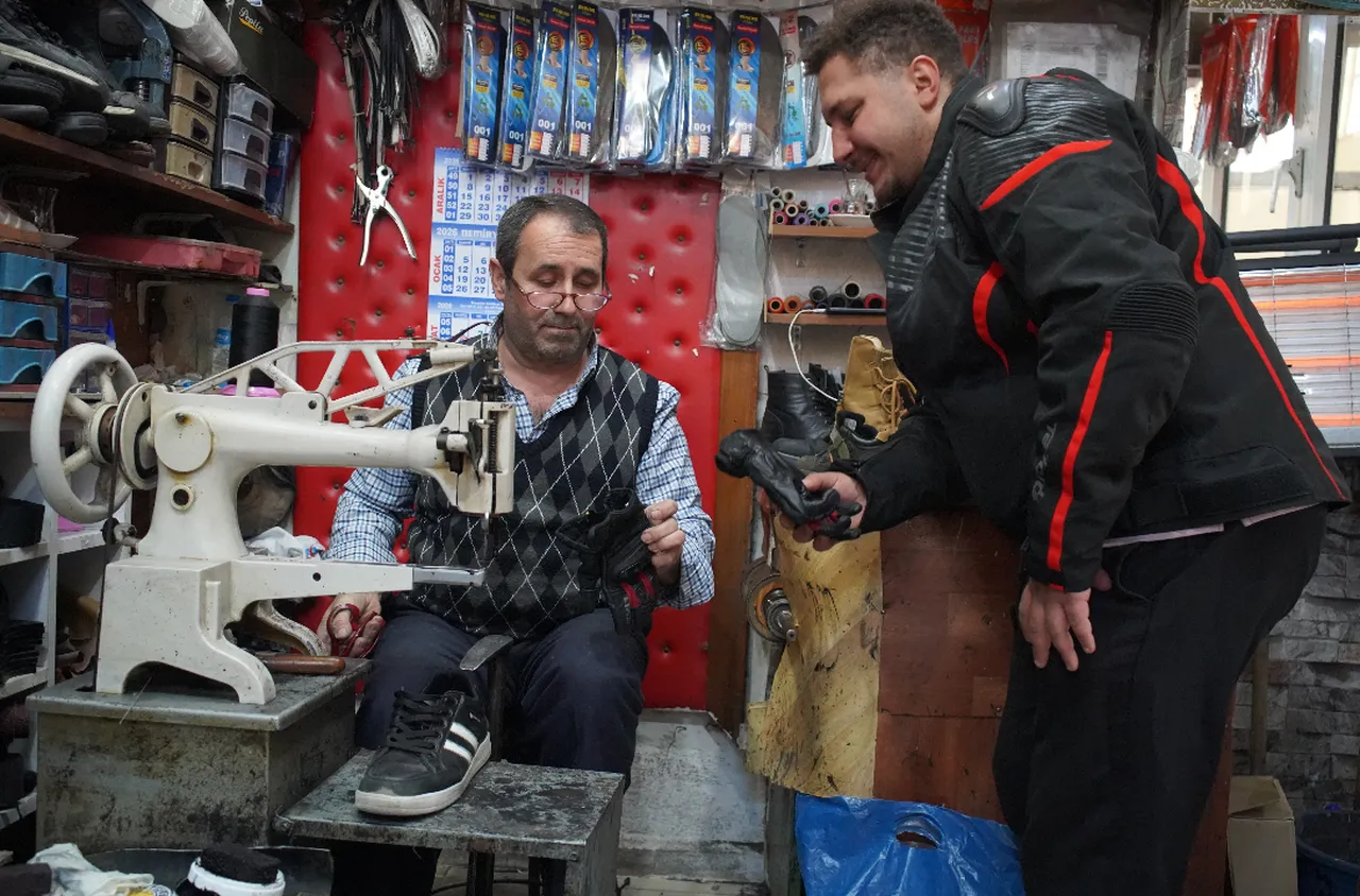 Bir meslek daha tarih oluyor! Ayakkabı ustası çırak bulamıyor