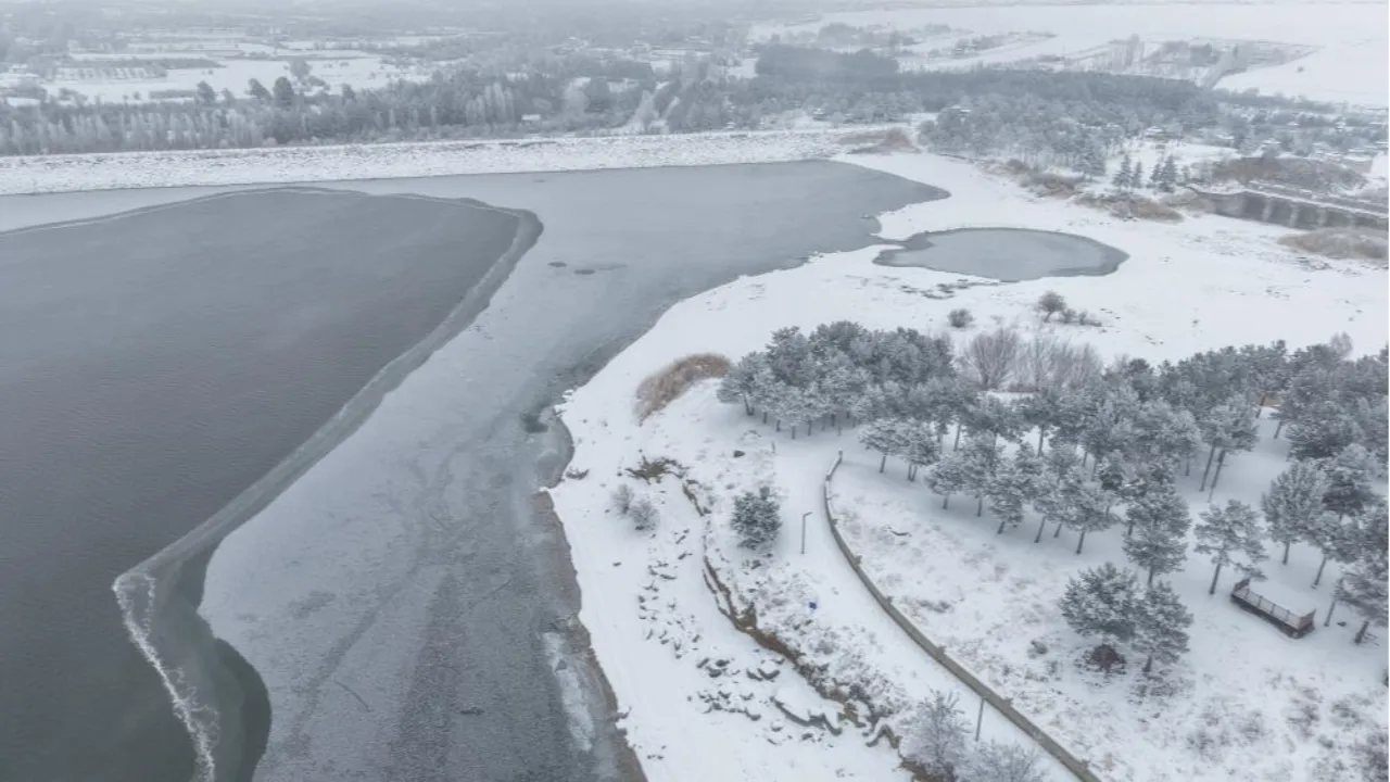 Elazığ donuyor! Cip Baraj Gölü buz tuttu