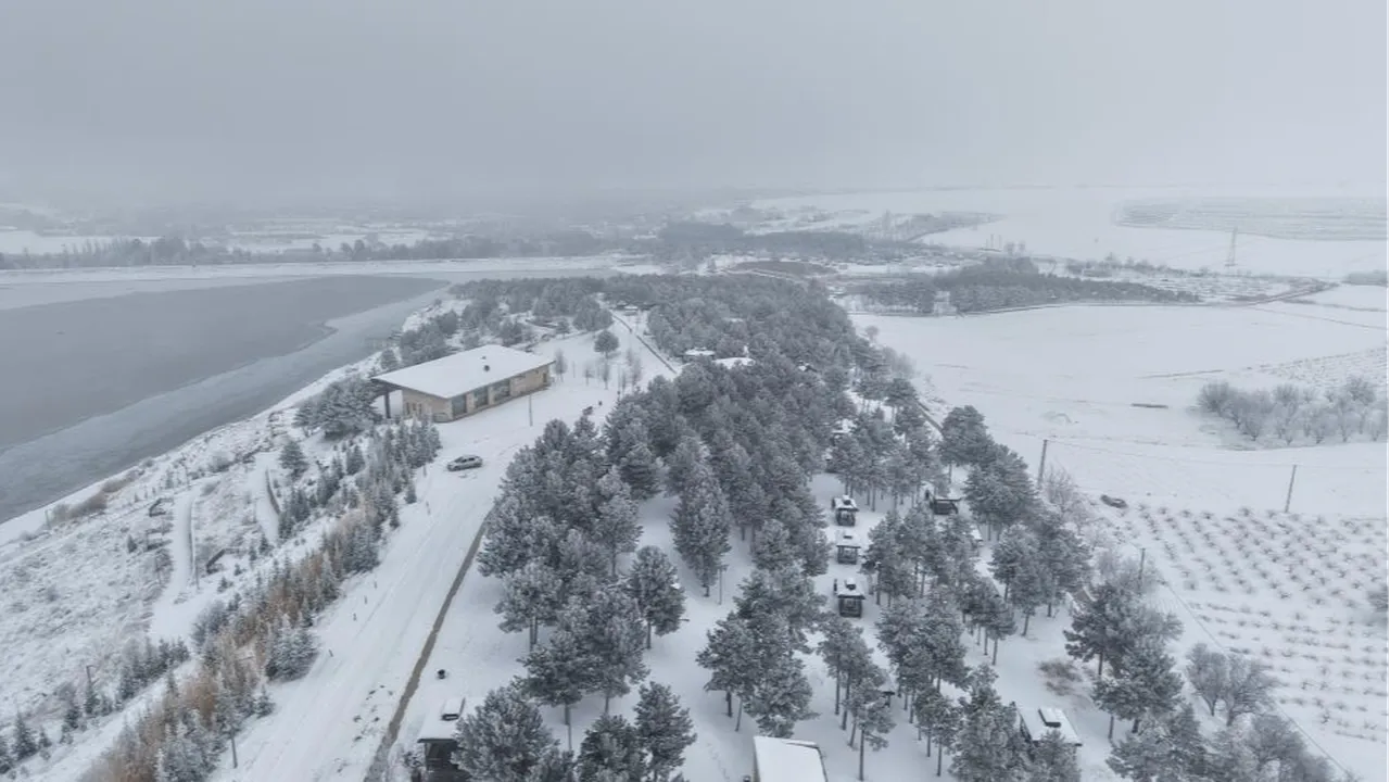 Elazığ donuyor! Cip Baraj Gölü buz tuttu
