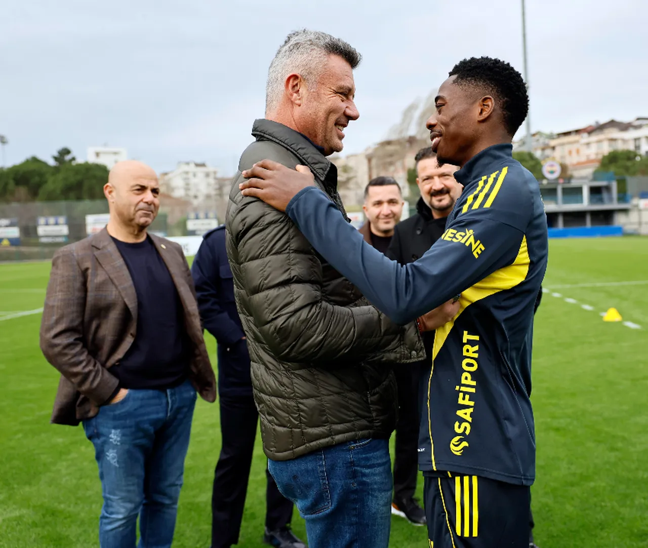 Fenerbahçe’de yeni transfer sahaya indi! Musaba ilk antrenmanına çıktı