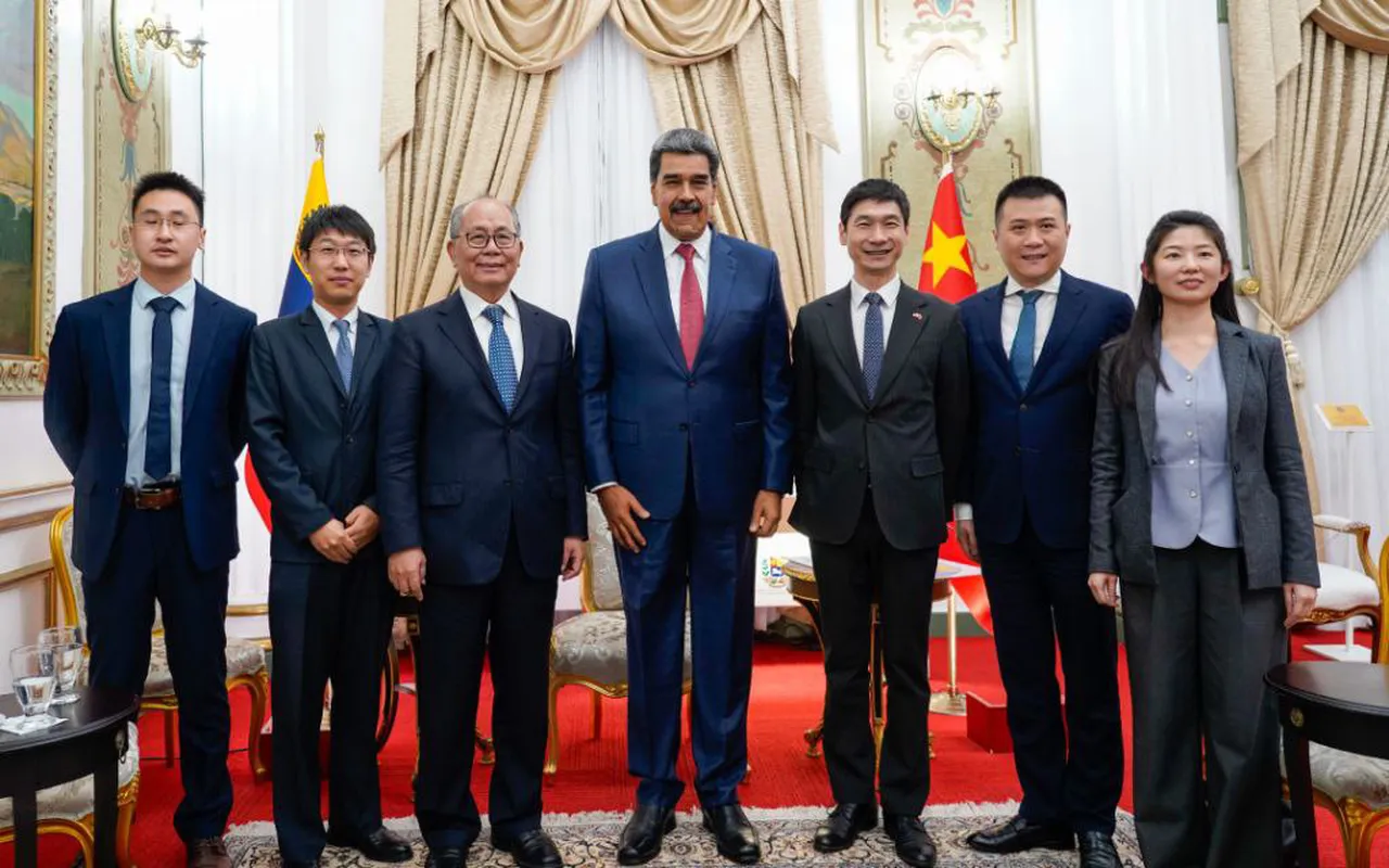 İhanet en yakınındaki bakandan geldi! ABD Maduro’yu kale evden aldı