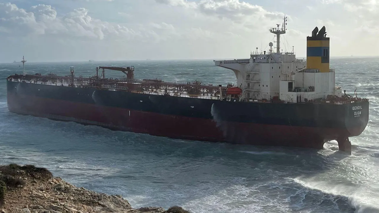 Bozcaada önlerinde dev tanker karaya oturdu!
