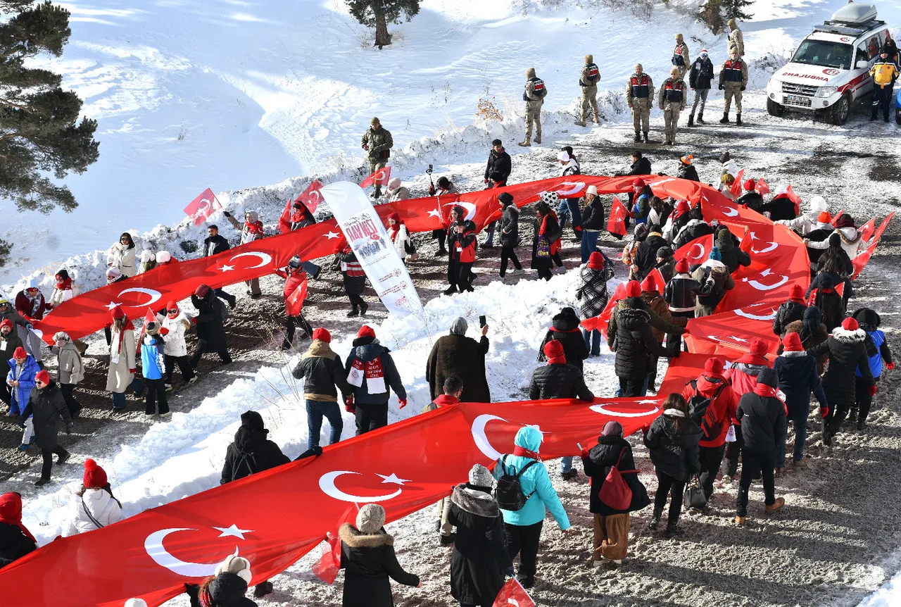 Sarıkamış Harekatı'nın 111. yılında duygulandıran vefa! Yüzlerce kişi şehitler için yürüdü 