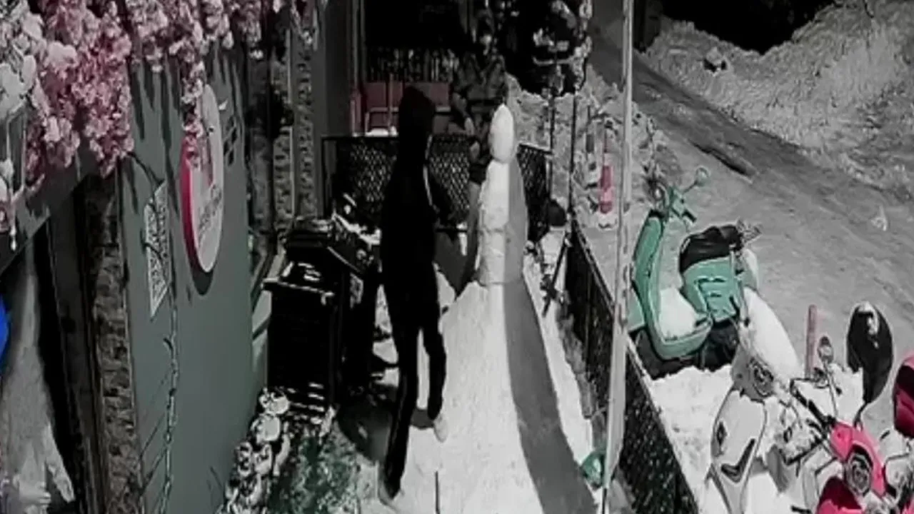 Zonguldak'ta kardan adama saldırı! 'Sarkıntılık' iftirası sonrası yerle bir edildi