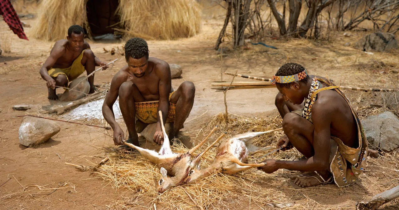 Yaşamak için öldürüyorlar! 50 bin yıldır değişmeyen yeryüzünün en ilkel kabilesi