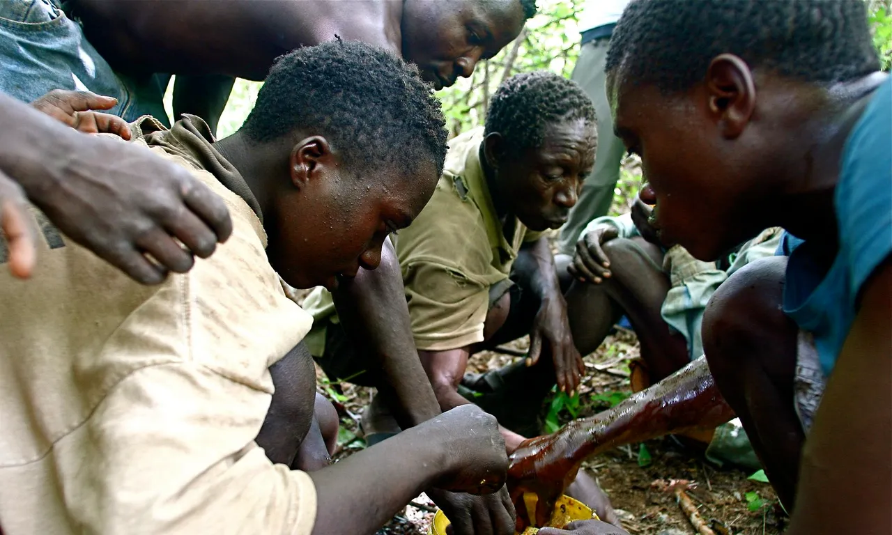 Yaşamak için öldürüyorlar! 50 bin yıldır değişmeyen yeryüzünün en ilkel kabilesi