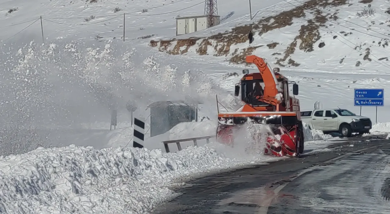 6 gün önce çığ düşmüştü! Van’da riskli saha incelendi