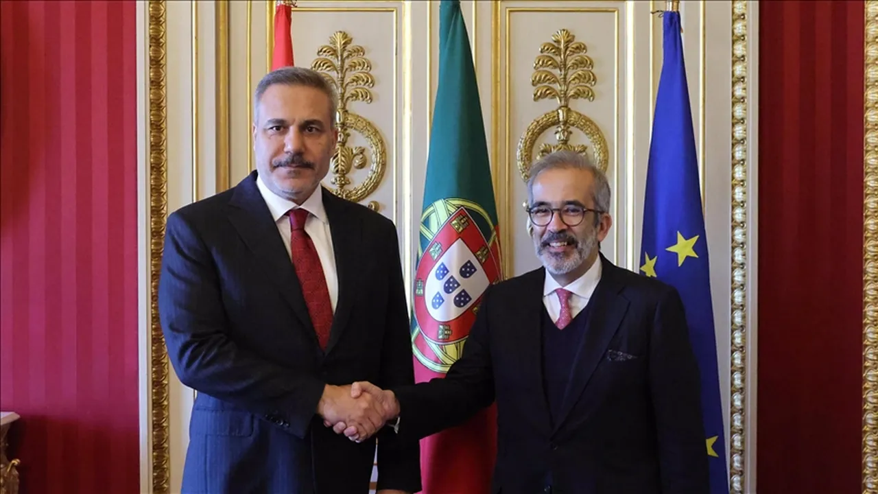 Dışişleri Bakanı Hakan Fidan, Portekiz Dışişleri Bakanı Paulo Rangel ile Lizbon'da bir araya geldi.