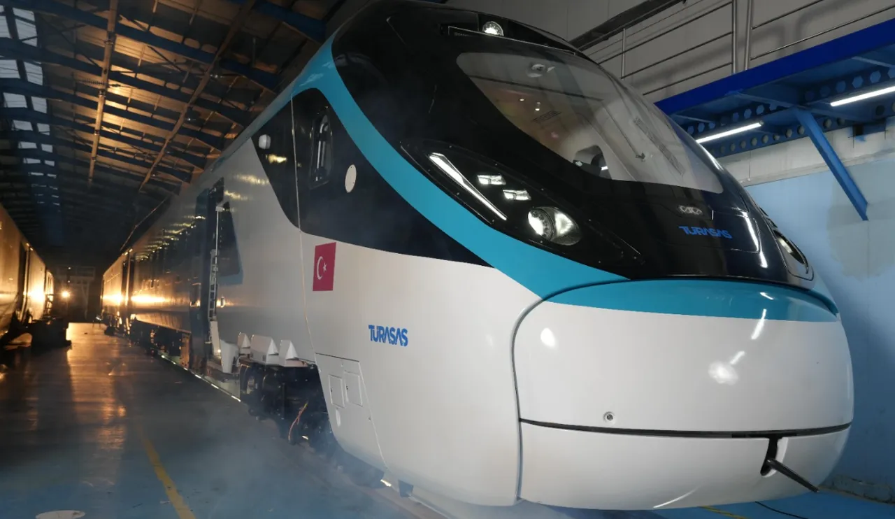 Bu sene raya iniyor! Millî elektrikli hızlı tren hazır