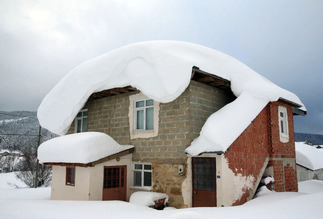 Burası Sibirya değil Türkiye! 2 metrelik karda ne var ne yoksa kayboldu