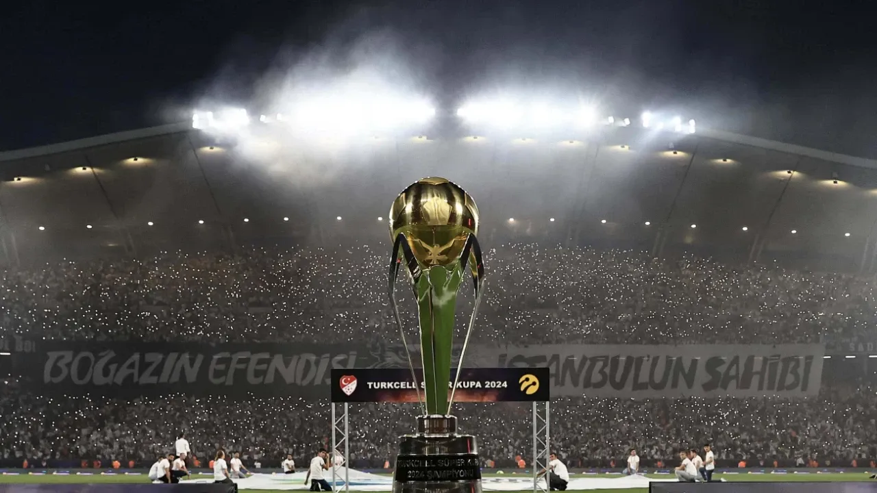 Galatasaray Trabzonsporu yenerse ne olur, yenilirse ne olur, elenir mi? Süper Kupa canlı yayın bu akşam!