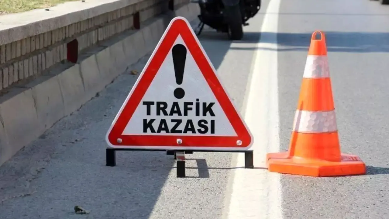 İzmir'de zincirleme kaza: 8 araç birbirine girdi, 7 kişi yaralandı