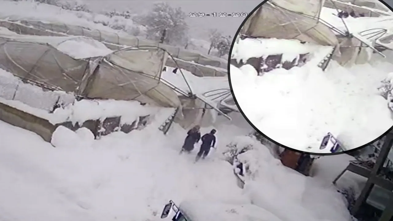 Kar altında kaldı, komşuları son anda yetişti! 65 yılda ilk kez böylesini gördüler