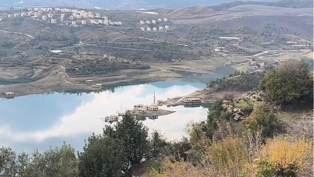 Köy sular altına gömüldü, geriye bir minare kaldı