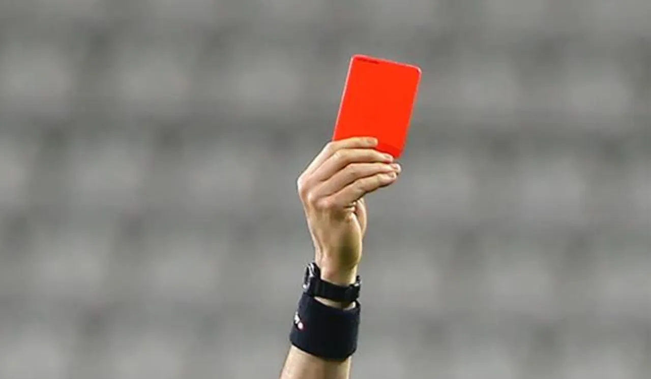 Süper Kupa'da kırmızı kart ligde geçerli mi? Süper Kupa yarı final maçı öncesi gündemde!