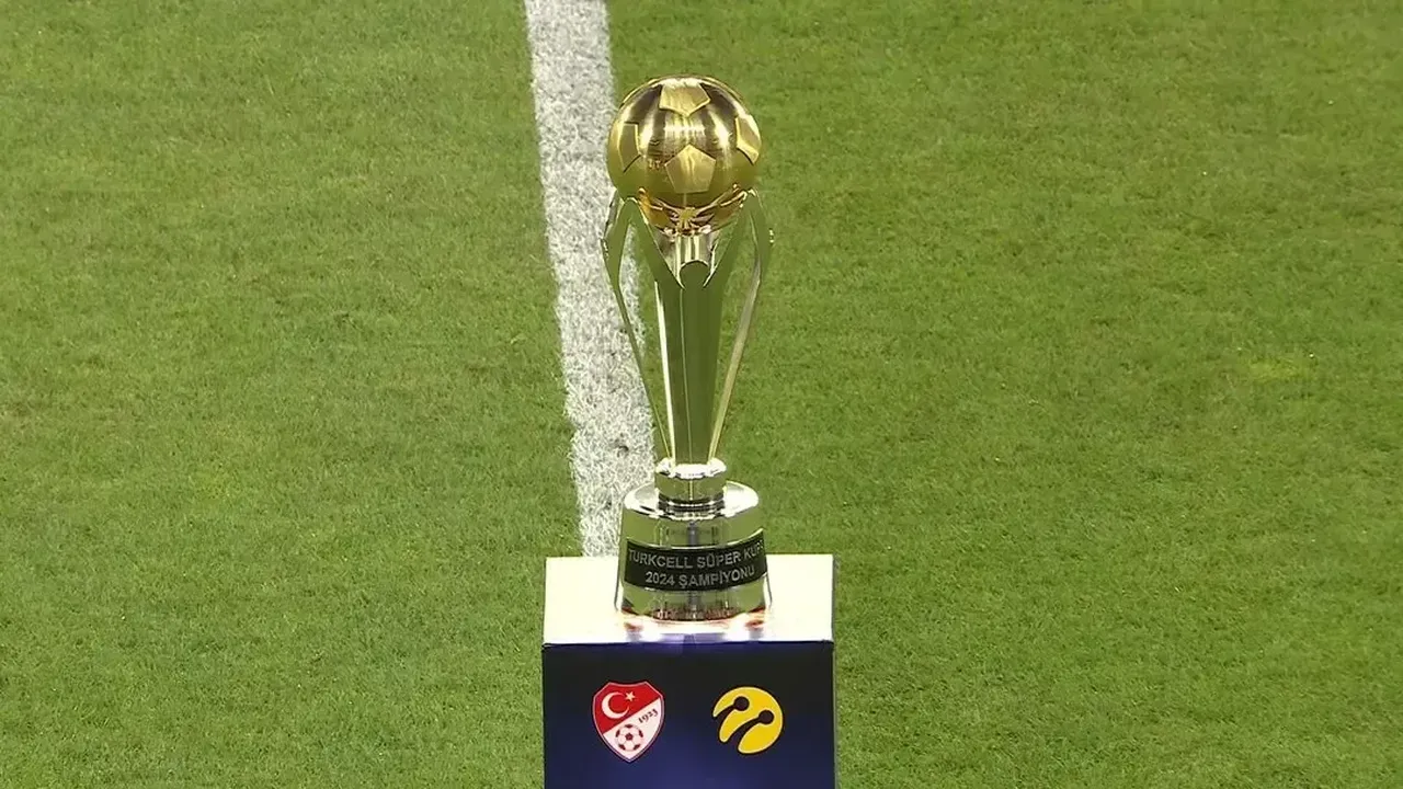 Süper Kupada kırmızı kart ligde geçerli mi? Süper Kupa yarı final maçı öncesi gündemde!