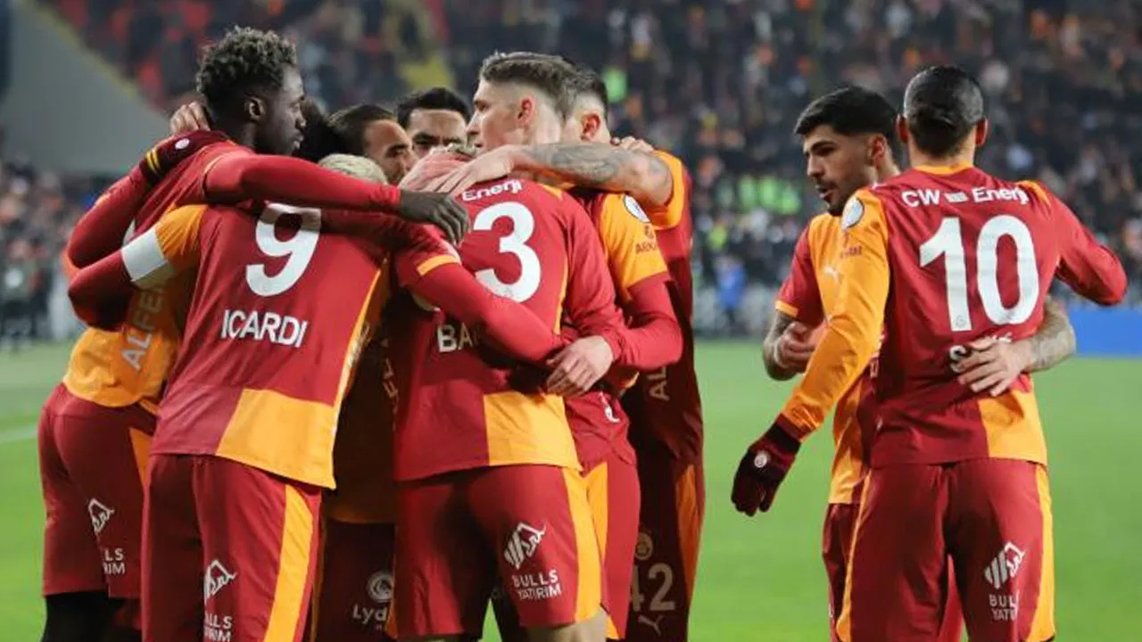 Trabzonspor'u 4 golle geçen Galatasaray, Süper Kupa'da ilk finalist oldu
