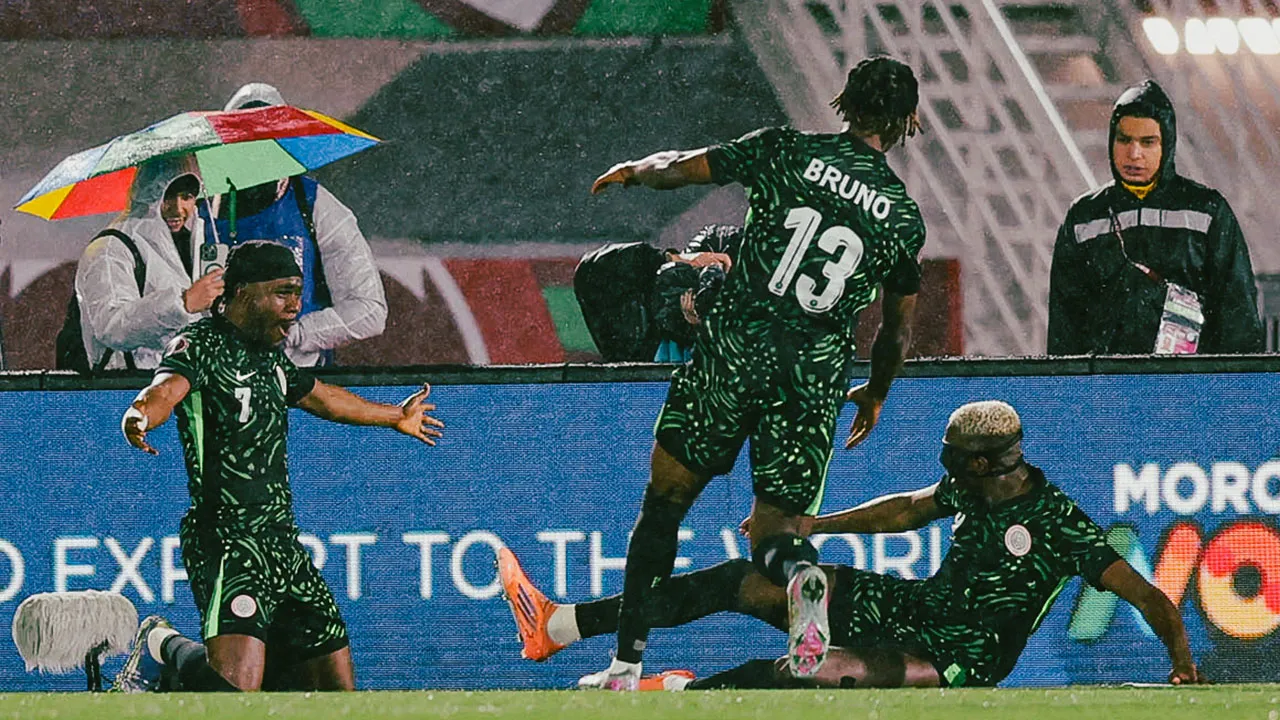 Victor Osimhen şov yaptı, Nijerya turladı