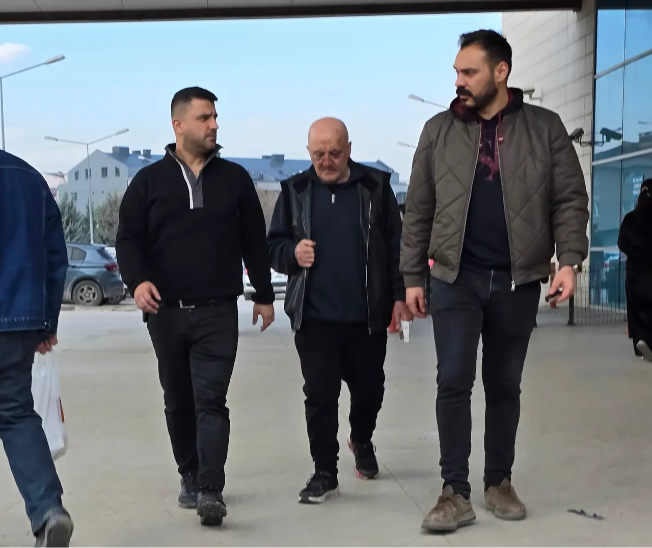 Boşanma kavgası kanlı bitti! Enişte 3 ruhsatız tabancayla yakandı