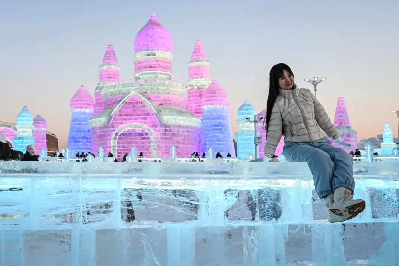 Buradaki her şey kar ve buzdan! Harbin’deki festival ziyaretçi akınına uğradı