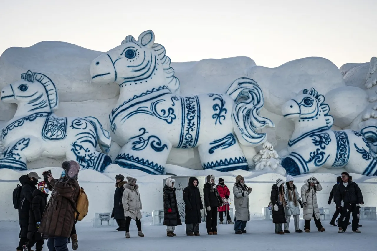 Buradaki her şey kar ve buzdan! Harbin’deki festival ziyaretçi akınına uğradı