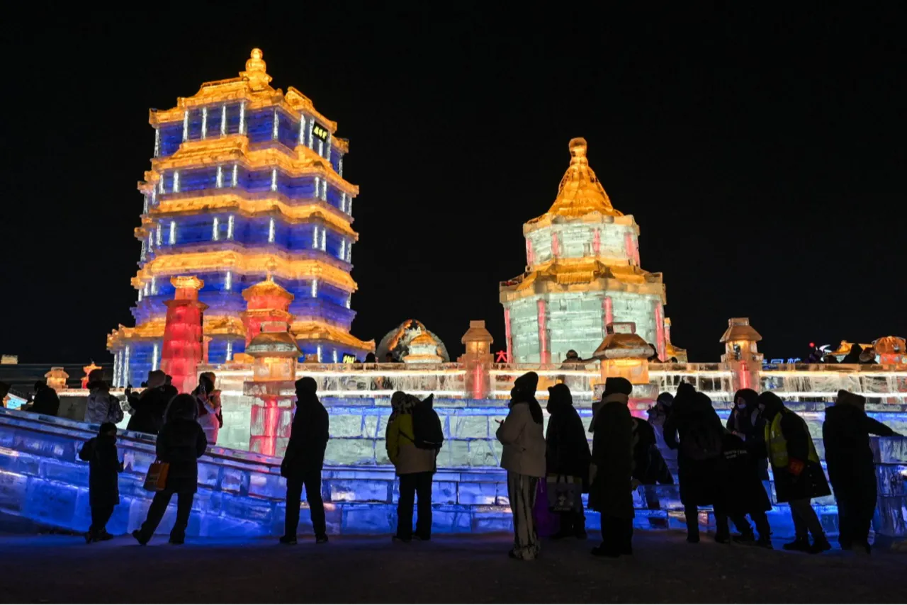 Buradaki her şey kar ve buzdan! Harbin’deki festival ziyaretçi akınına uğradı
