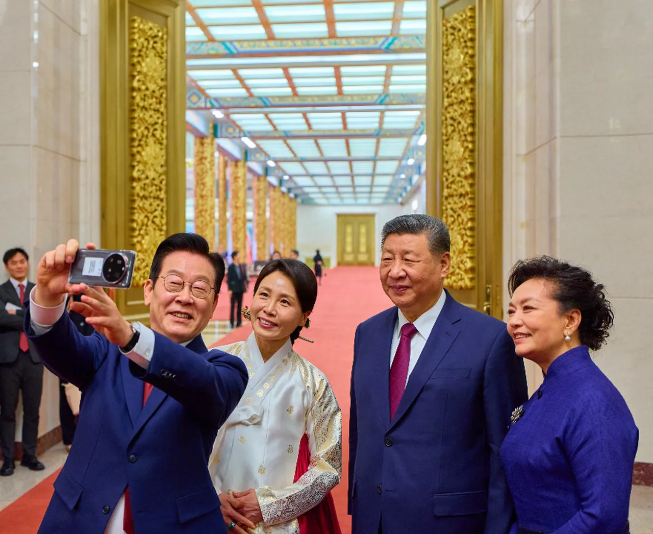 Daha önce 'casusluk' şakalarına konu olmuştu! İşte dünyanın konuştuğu o selfie 