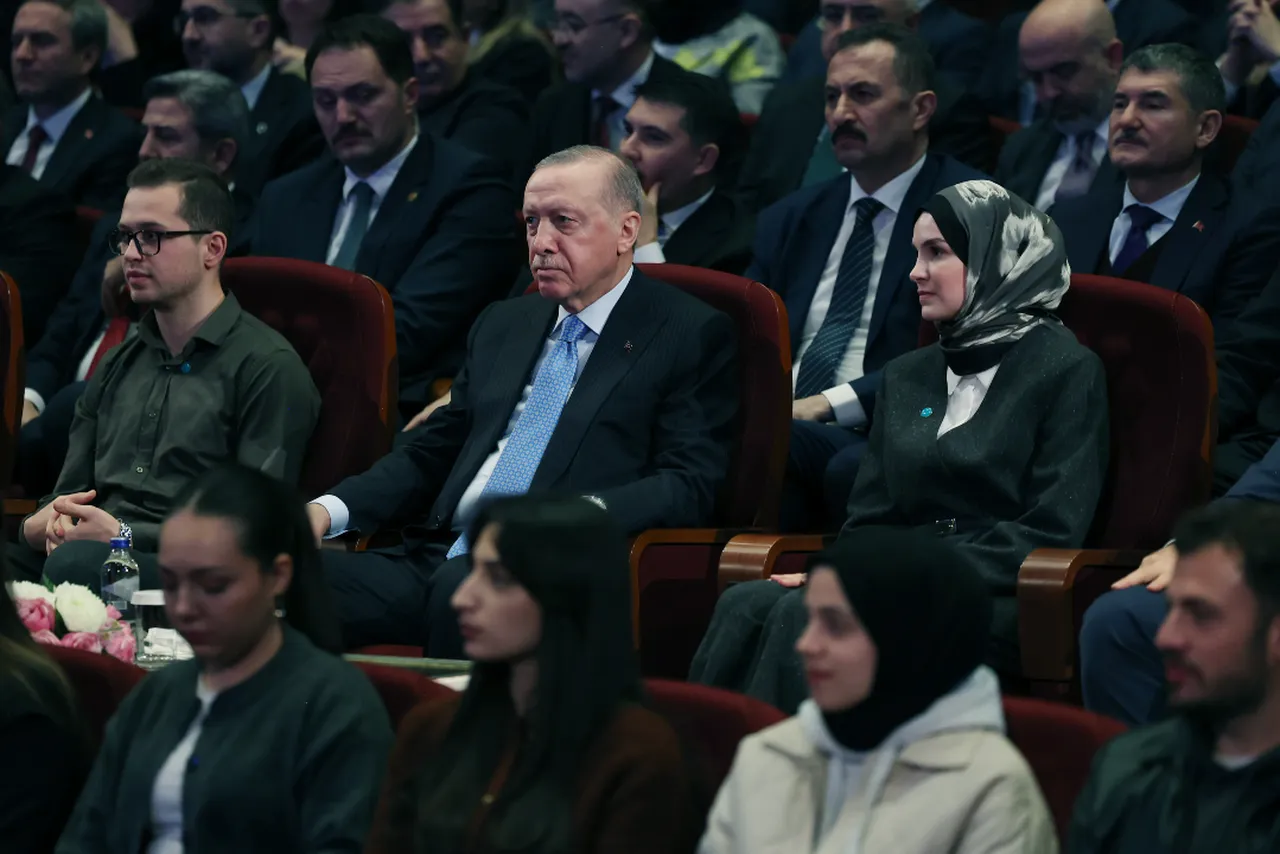 Erdoğandan gençlere müjdeler: İlk 6 ay maaş devletten, günde 1375 lira cep harçlığı, meslek danışmanlığı...