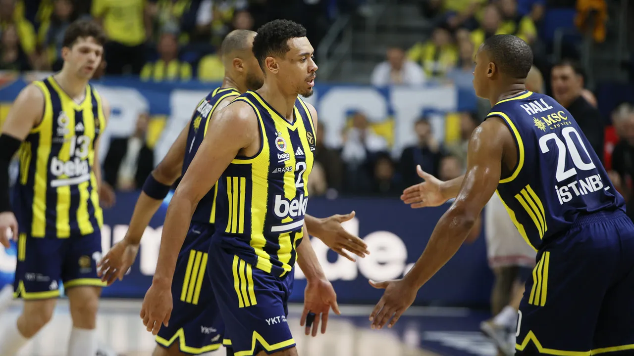 Fenerbahçe, Olympiakos'u devirip seriyi 4 maça çıkardı