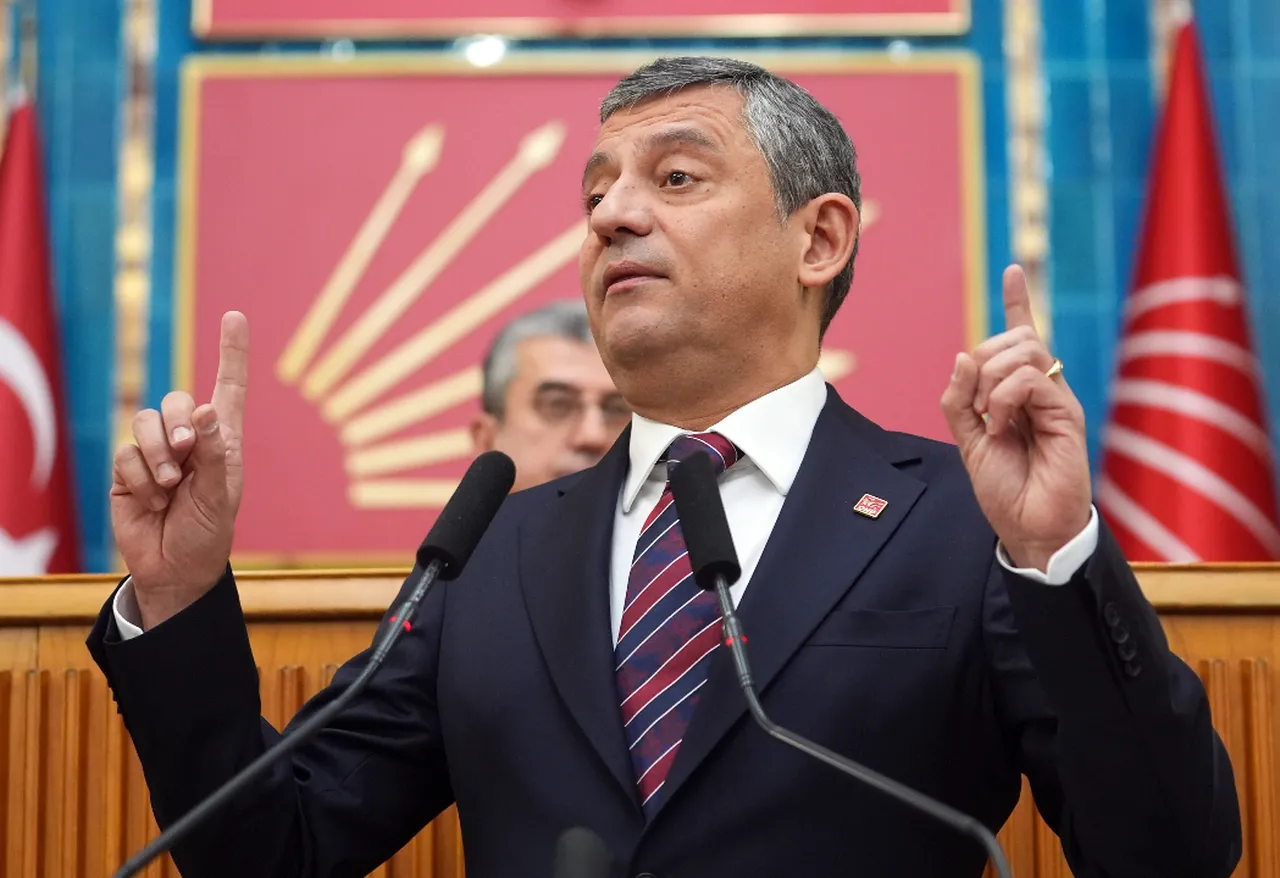 Gelin bu ayıbı temizleyelim  diyen Özgür Özelden seyyanen zam çağrısı