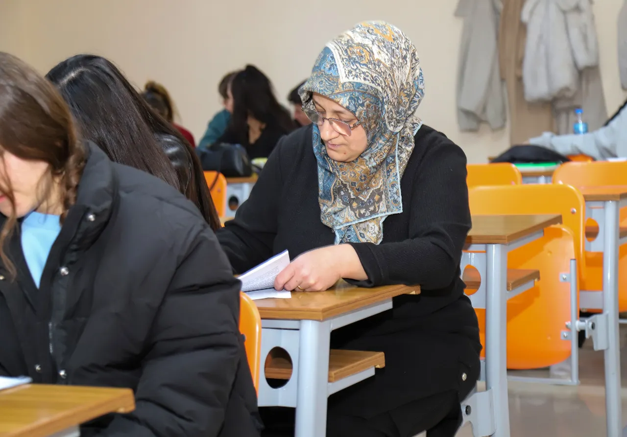 Hem anne hem işçi hem de öğrenci