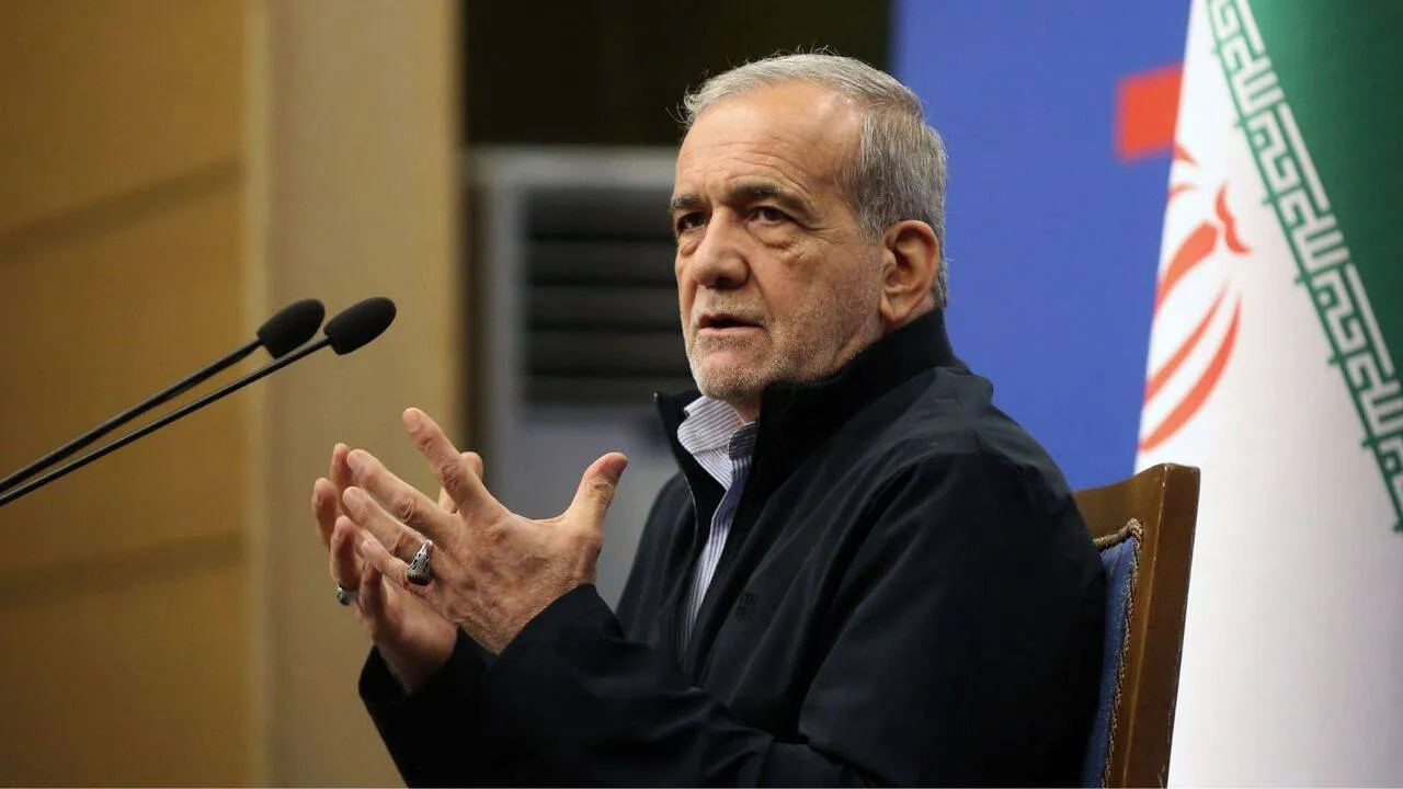 İran Cumhurbaşkanı Pezeşkiyan’dan sözünü kesenlere Türkçe ayar:  Birini dedin, birini de işit