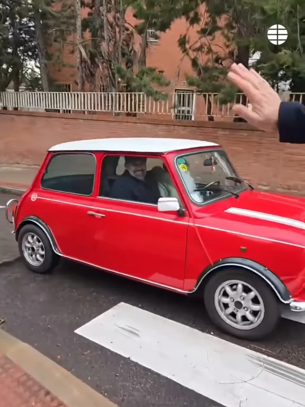 İtalya Başbakanı Meloni yine şaşırttı: Tatilde seçtiği araba olay oldu