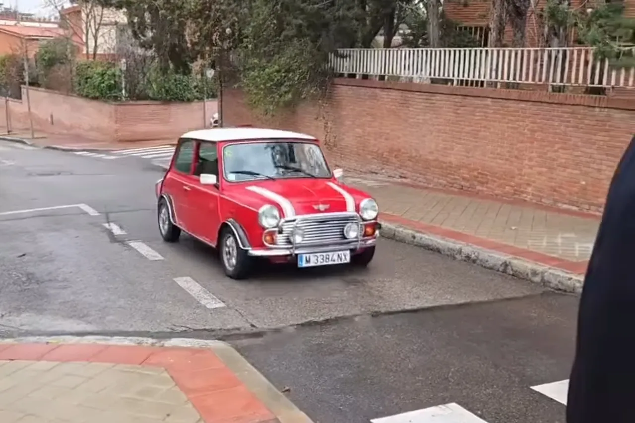 İtalya Başbakanı Meloni yine şaşırttı: Tatilde seçtiği araba olay oldu