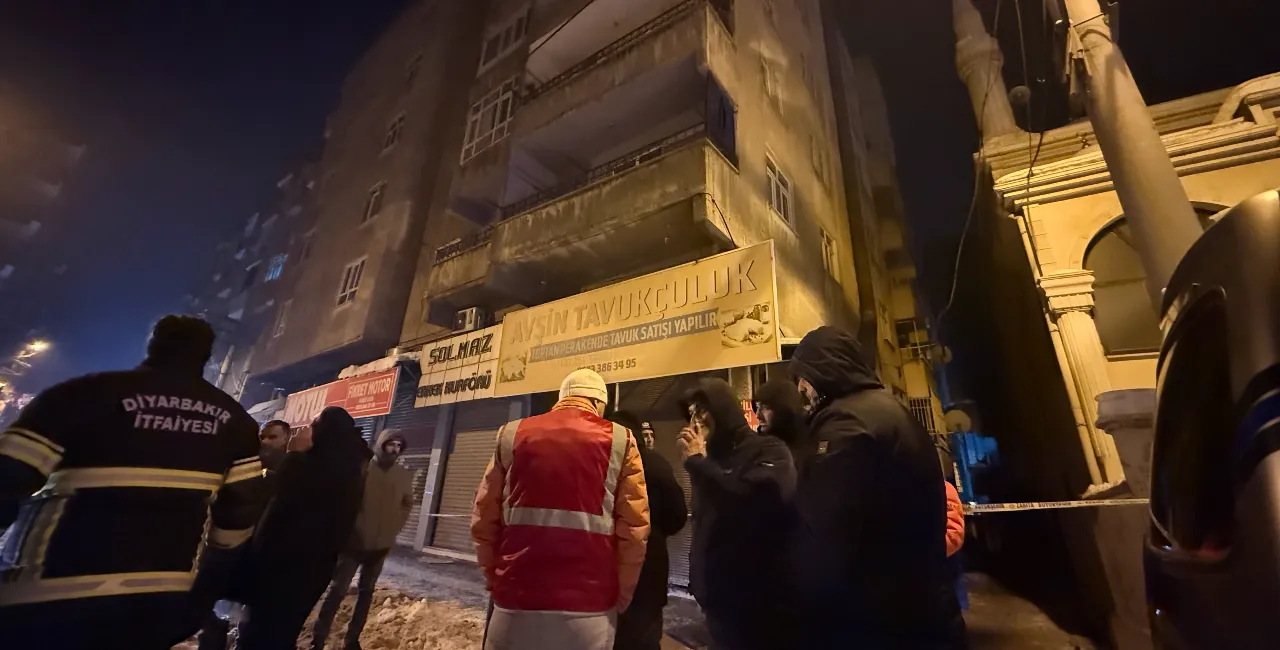 Kolonu çatlayan binada büyük panik! 83 kişi tahliye edildi