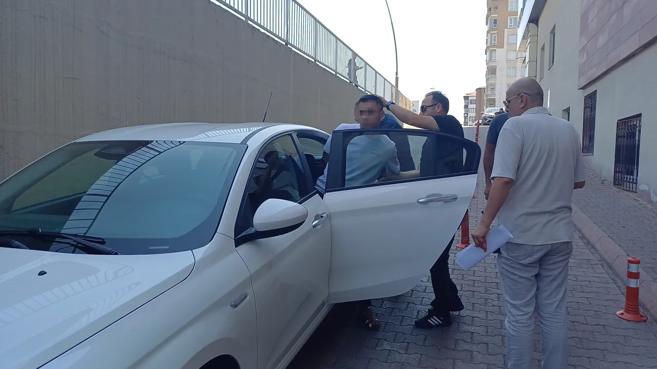 Komşusunu camide namaz kılarken öldürmüştü! Katil zanlısının duruşmadaki sözleri tüyler ürpertti