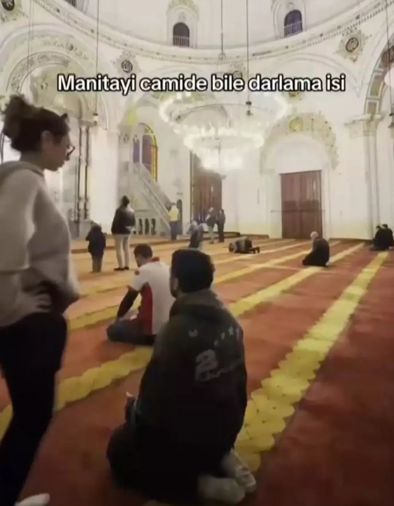 Konyada camide uygunsuz hareketler! Genç kız ve arkadaşı hakkında soruşturma başlatıldı