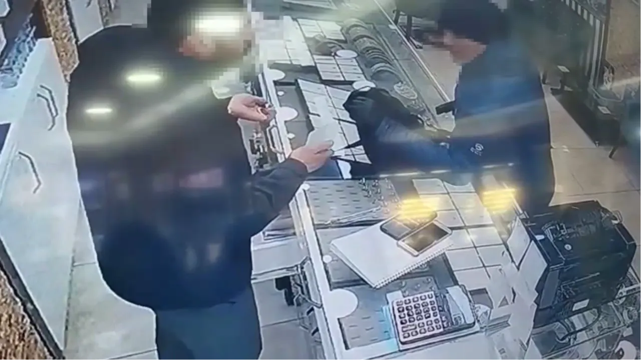 Kuyumcuyu oyuncak silahla bastı! Yeni görüntüler ortaya çıktı