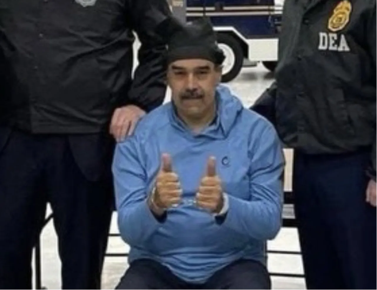 Maduro giydi, talepler patladı! ABDli markanın CEOsu açıklama yaptı: Kumaşı beğenmiş olmalı