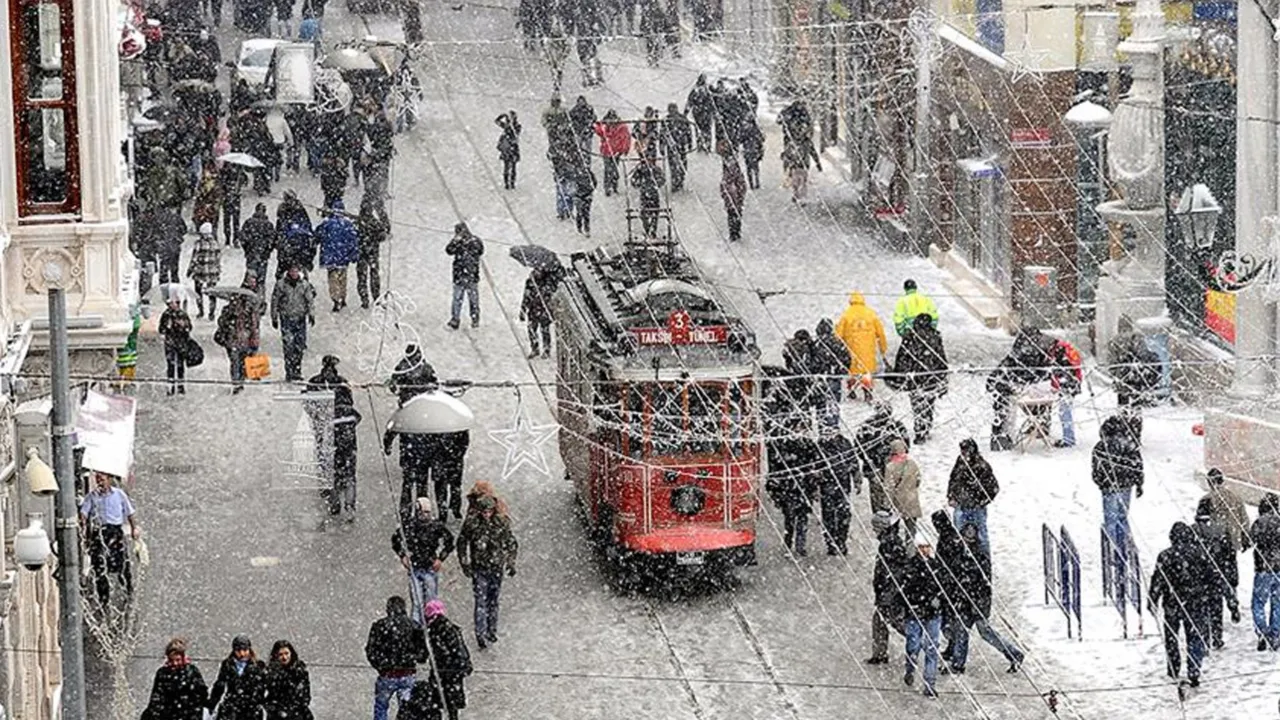 İstanbul'a yeniden kar geliyor! İşte tarih