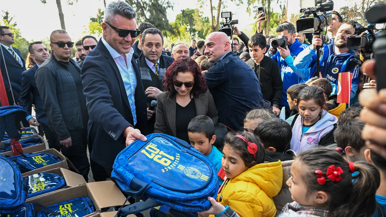 Sadettin Saran, Adana'da öğrencileriyle buluştu: Bütün çocukları Fenerbahçeli yapacağız