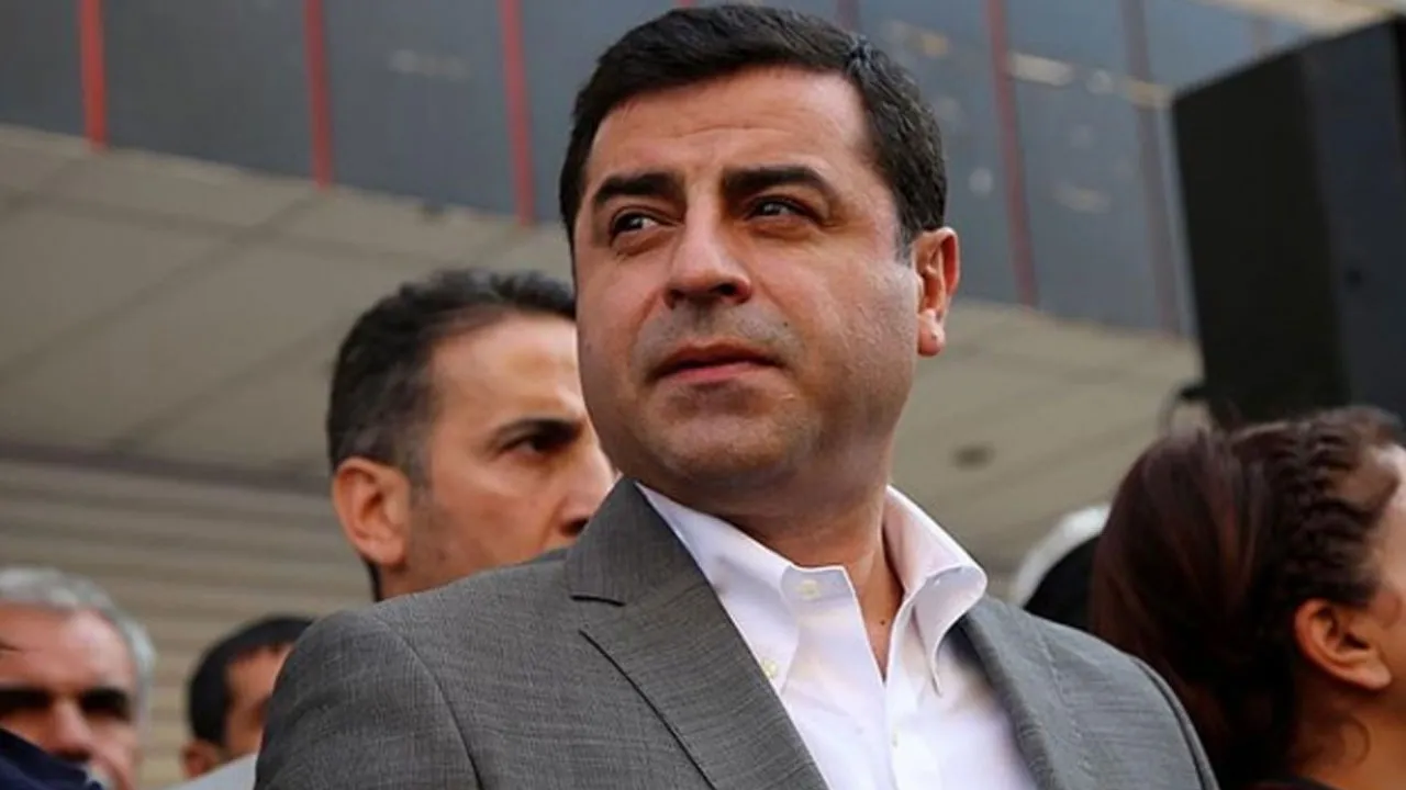 Selahattin Demirtaş'a "Cumhurbaşkanına hakaret" suçundan hapis cezası