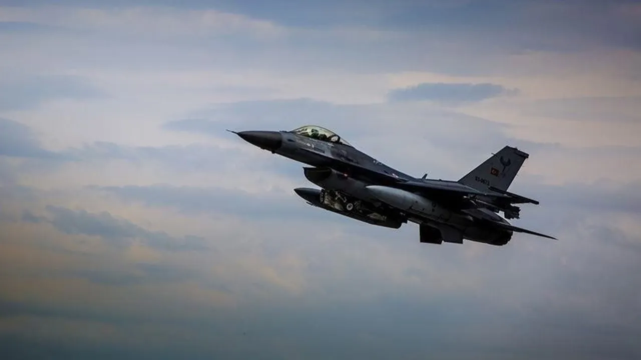 Tayvan'da F-16 denize düştü! Arama-kurtarma başlatıldı