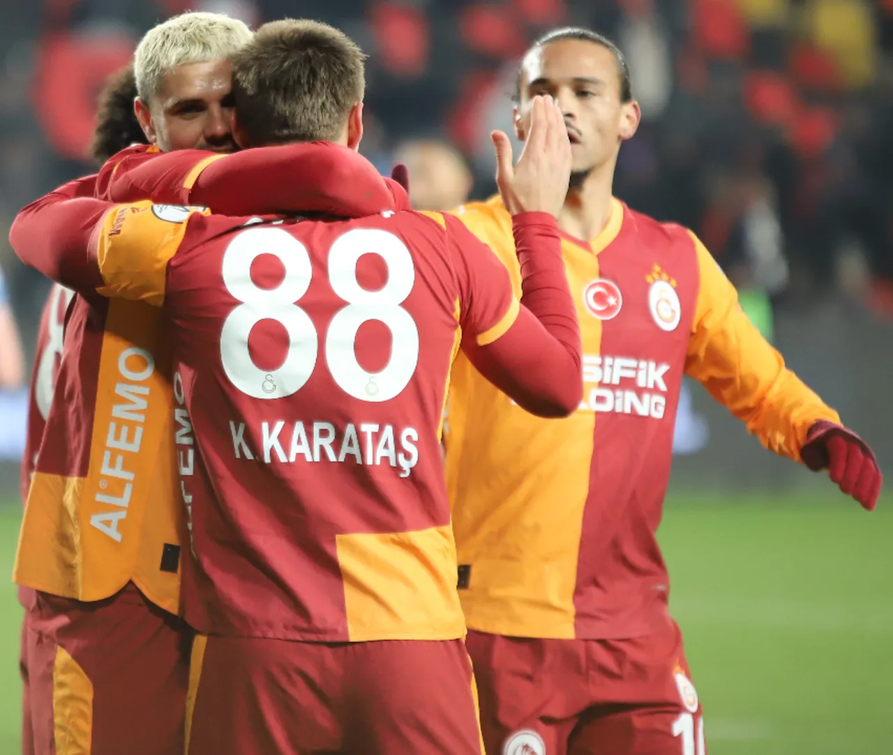 Usta yazarlar dev yarı finalı yorumladı:  Galatasarayın Türkiye üstü kadrosu farkı oluşturdu